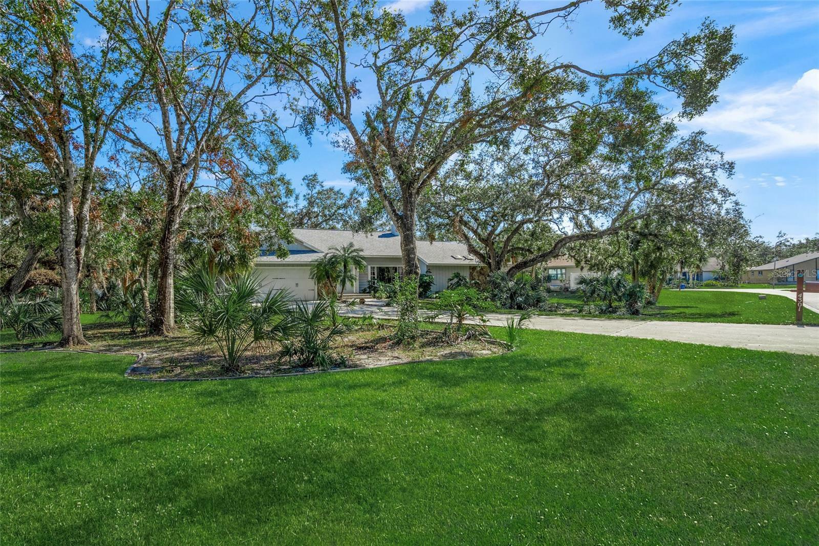 Property Photo:  4301 Brackenwood Court  FL 34232 