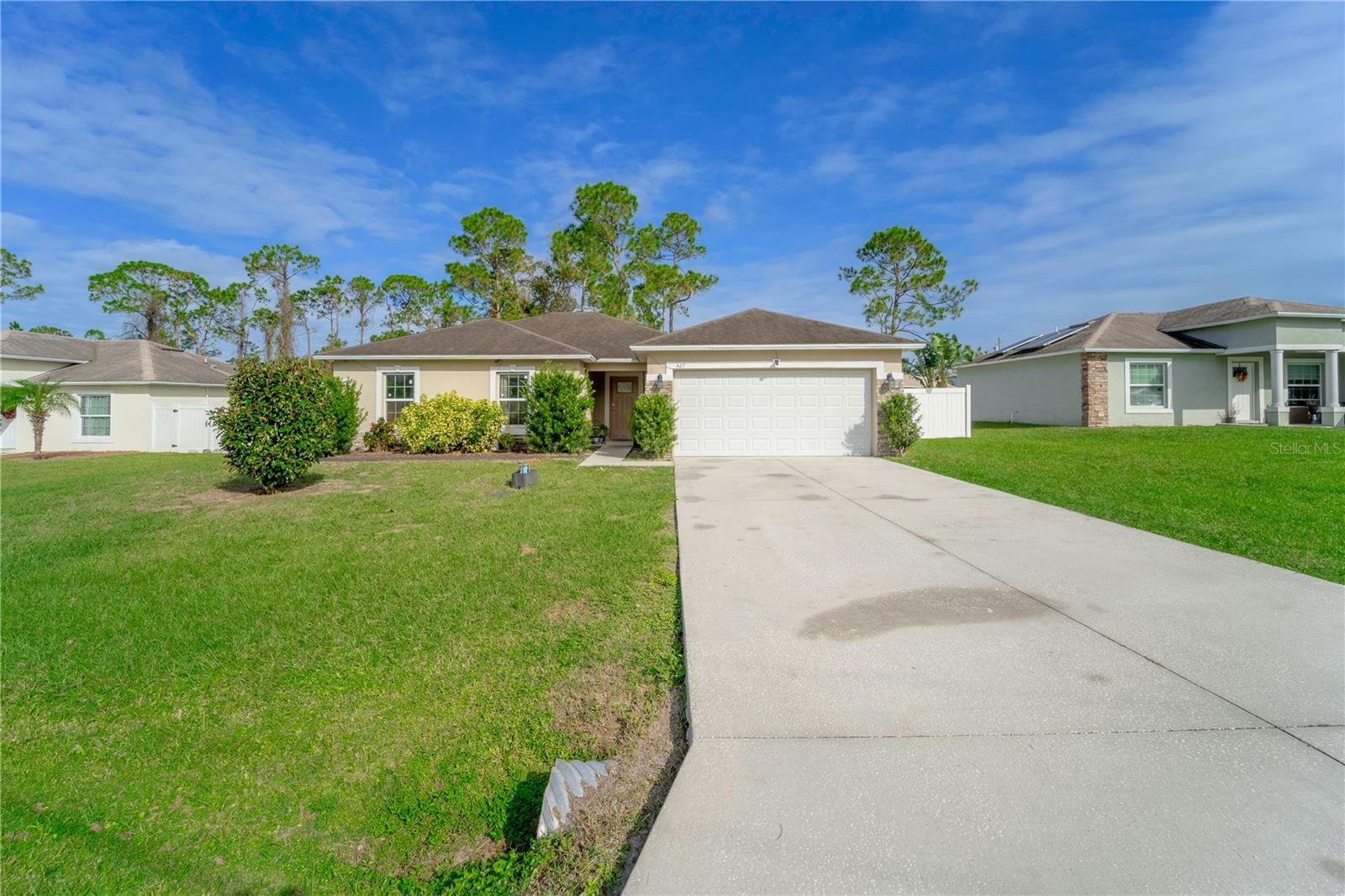 Property Photo:  427 Columbia Court  FL 34759 