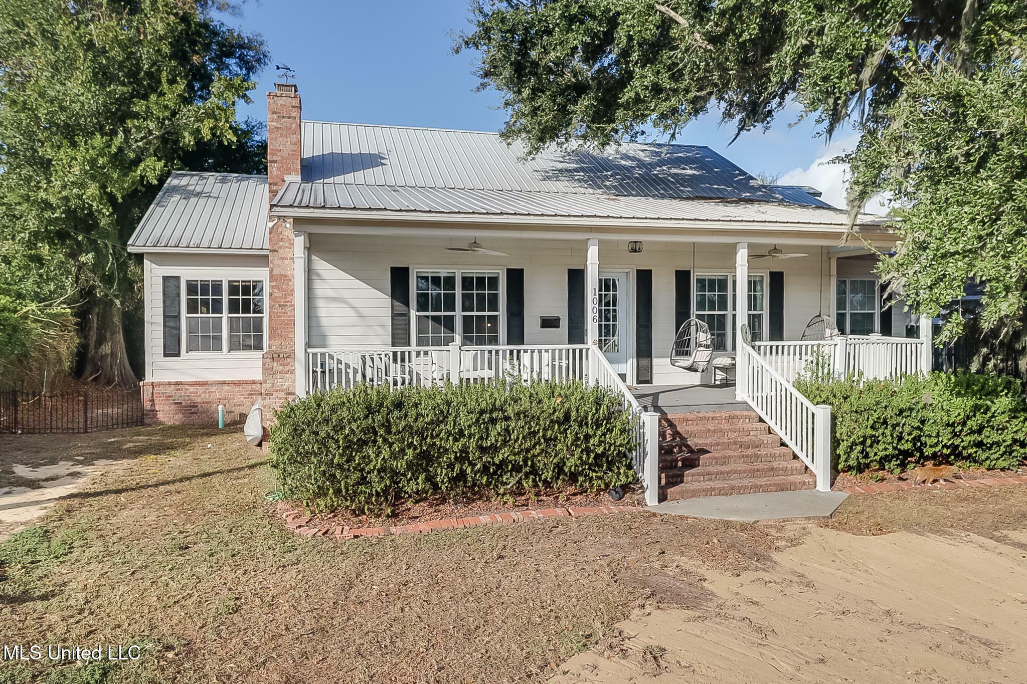 Property Photo:  1006 Beach Boulevard  MS 39530 