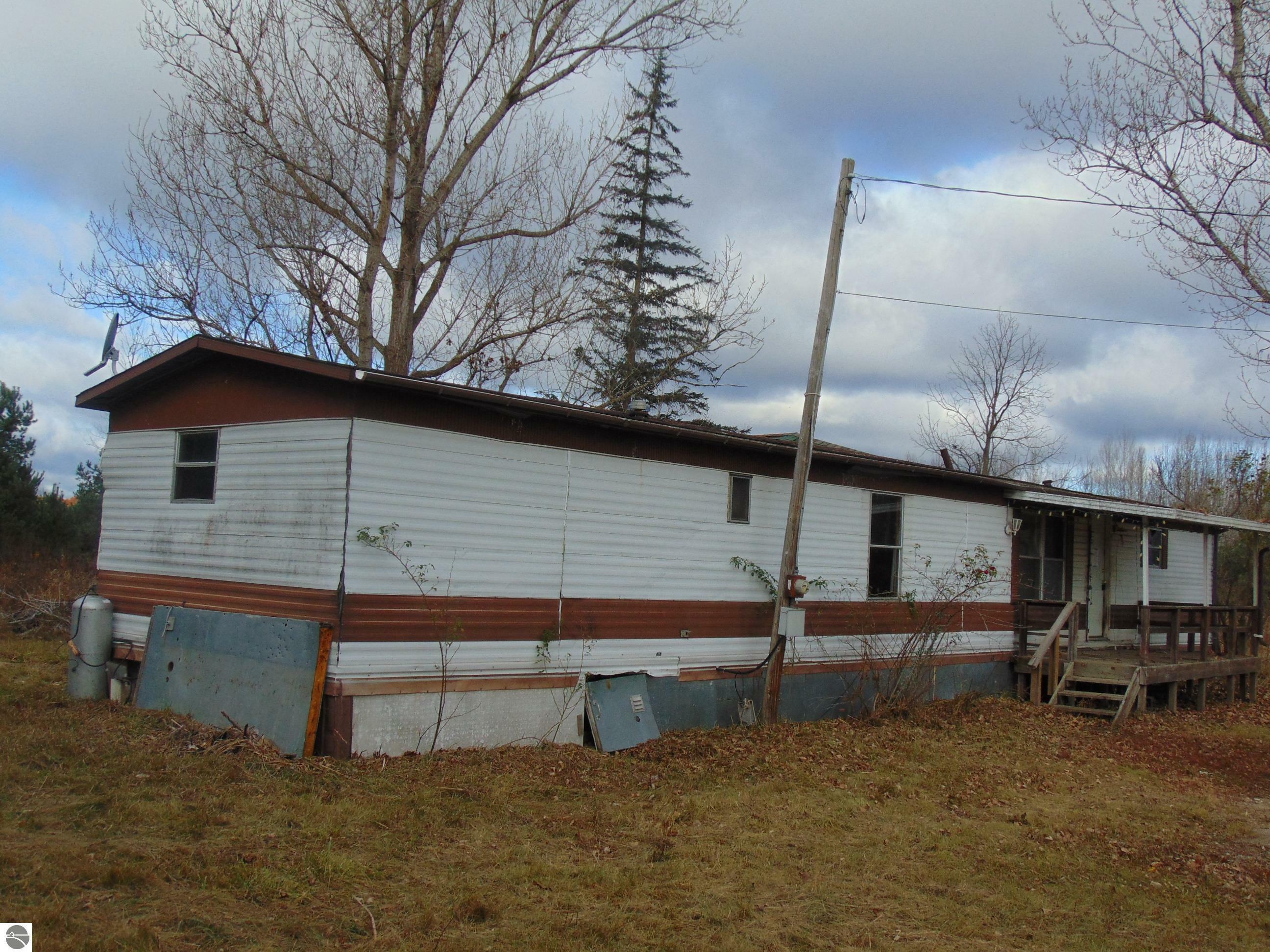 Property Photo:  2101 Kindig Road  MI 48601 