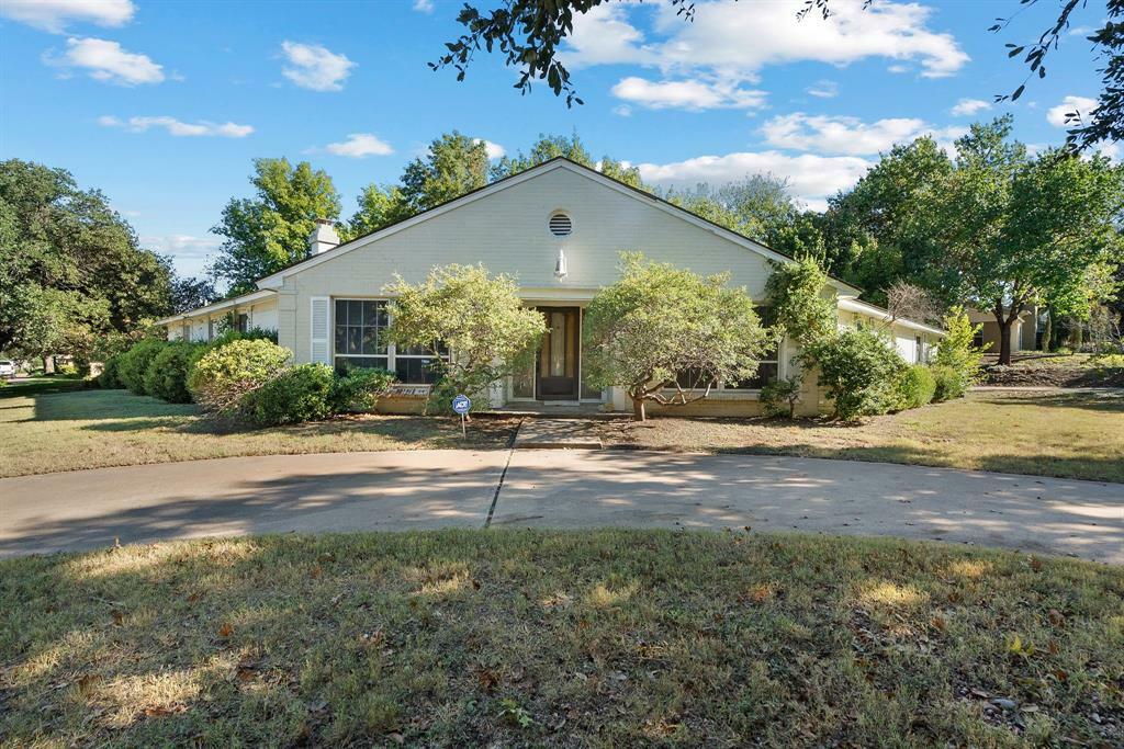 Property Photo:  23 Legend Road  TX 76132 