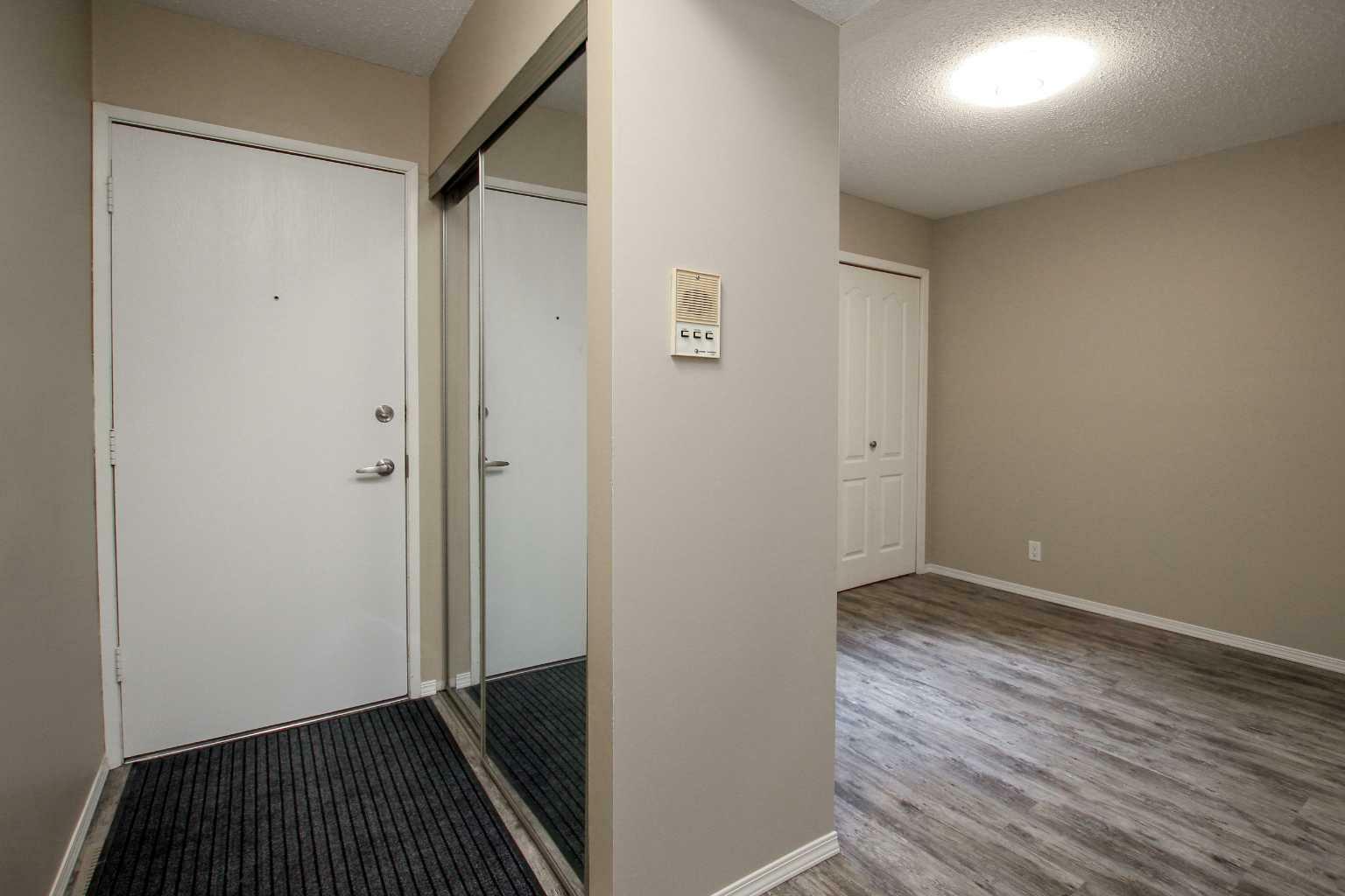 Property Photo:  80 Piper Drive 7  AB T4P 1H8 