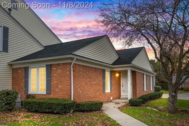 Property Photo:  37401 Stonegate Circle  MI 48036 