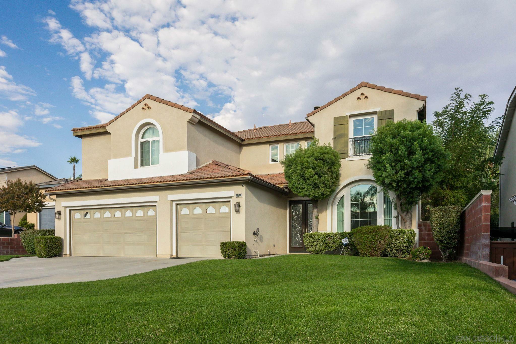 Property Photo:  38944 Cherry Point Ln  CA 92563 