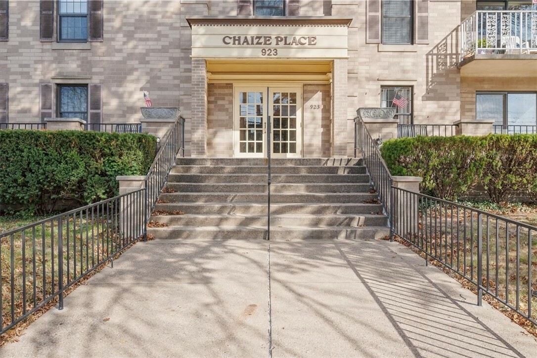 Property Photo: 923 California Ave 106 PA 15202