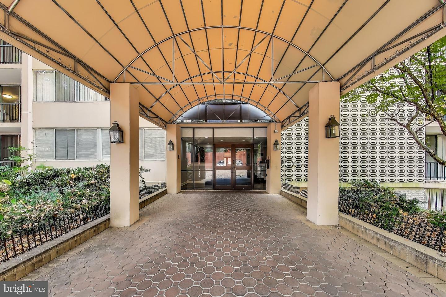 Property Photo: 7753 Patriot Drive 26 VA 22003