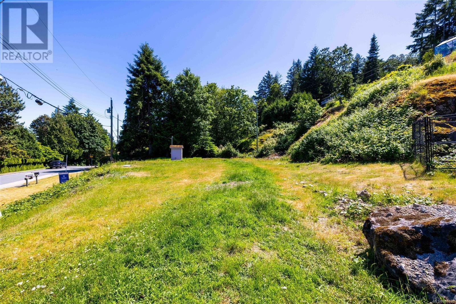 Property Photo:  741 Grousewood Place  BC V9C 2X6 