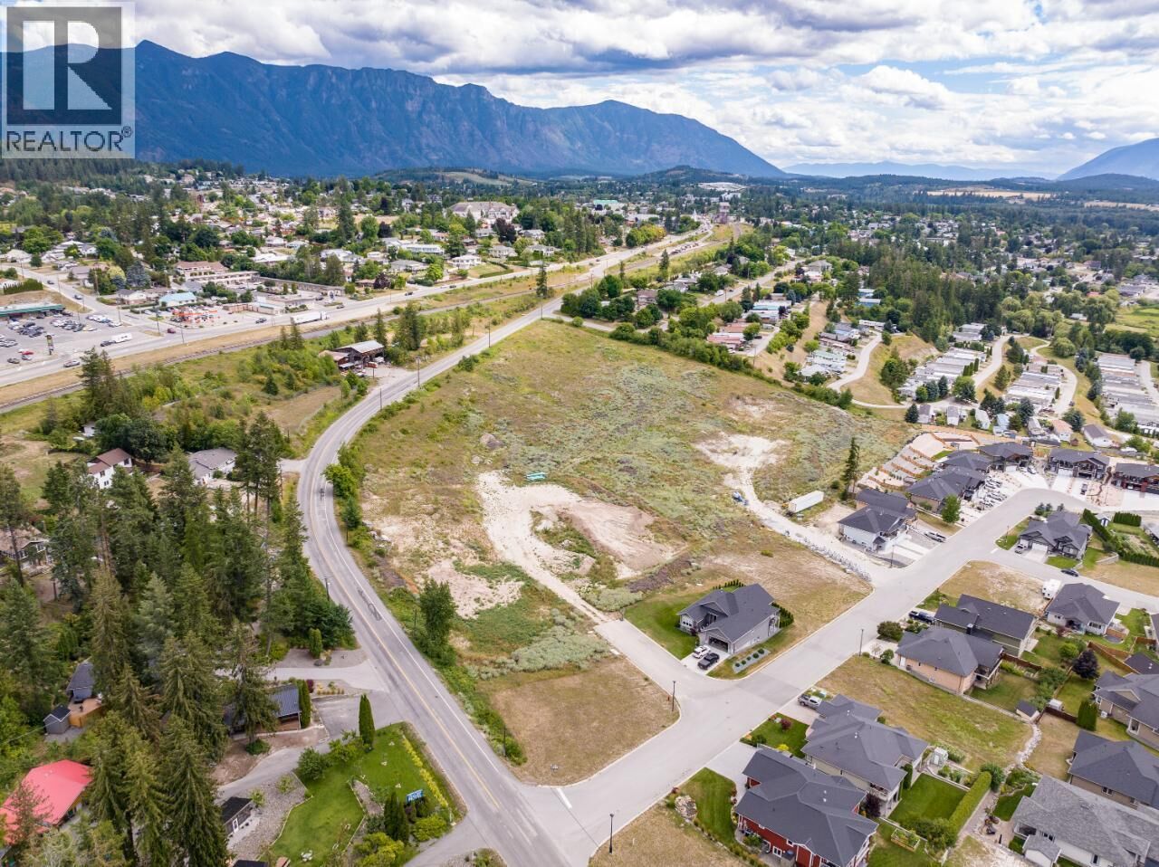 Property Photo:  712 Valleyview Drive  BC V0B 1G0 