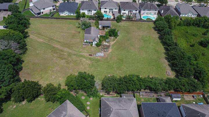 Property Photo: 11211 S Dargail Street TX 77478
