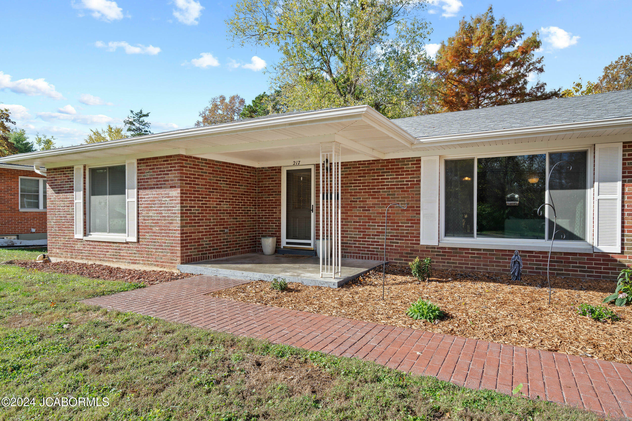 Property Photo:  217 Binder Drive  MO 65109 