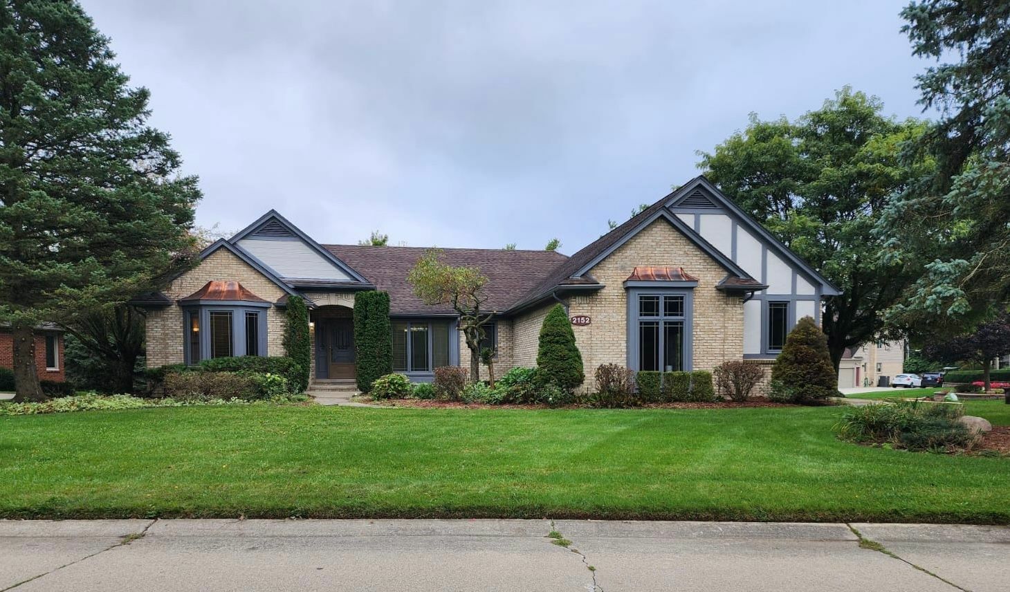 Property Photo:  2152 Regency Hills Drive  MI 48316 2056 