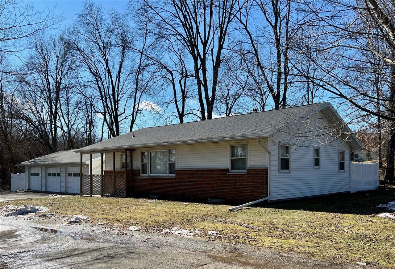 Property Photo:  15289 Millard Road  MI 49093 