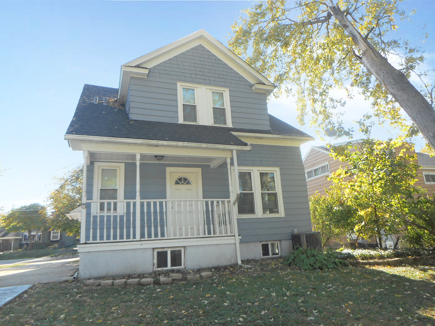 Property Photo:  350 Center Street  IL 60137 