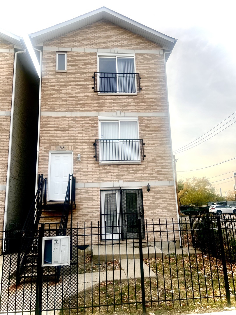 1218 S Tripp Avenue 1  Chicago IL 60623 photo