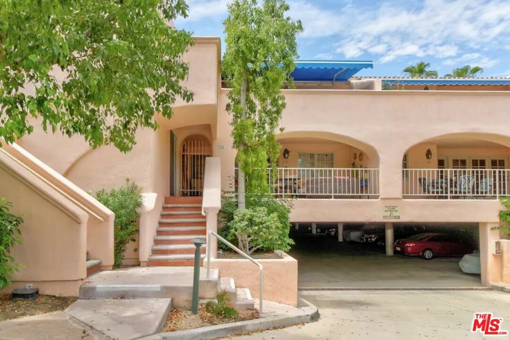 Property Photo:  500 E Amado Road 706  CA 92262 