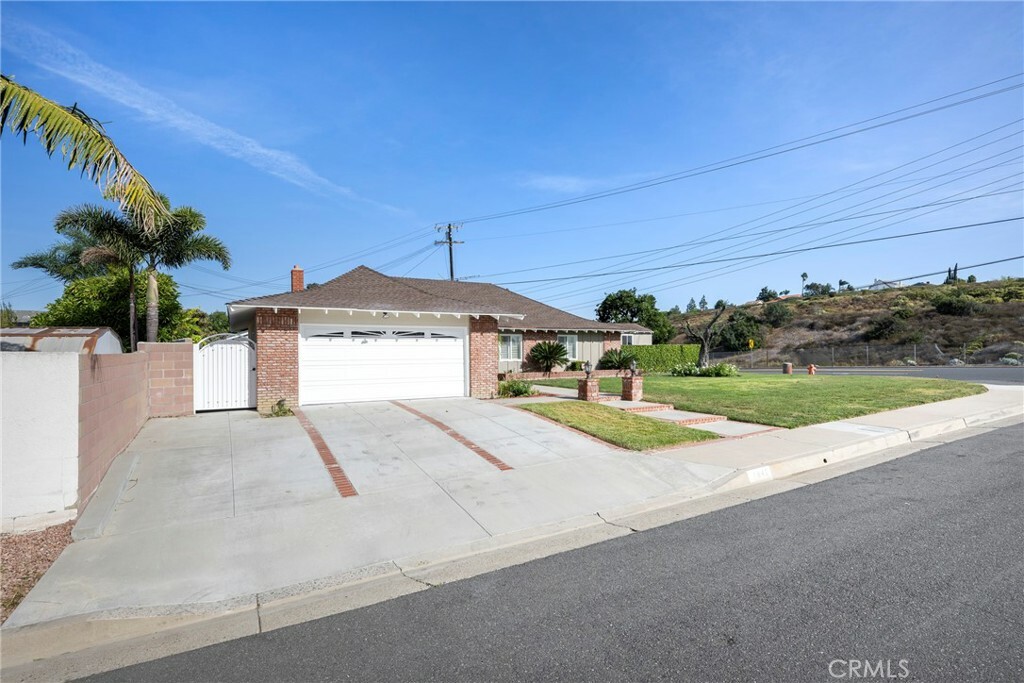 Property Photo:  1845 E Sunview Drive  CA 92865 