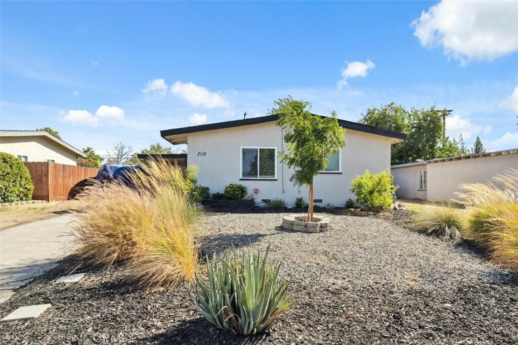 Property Photo:  2118 E Sussex Way  CA 93726 