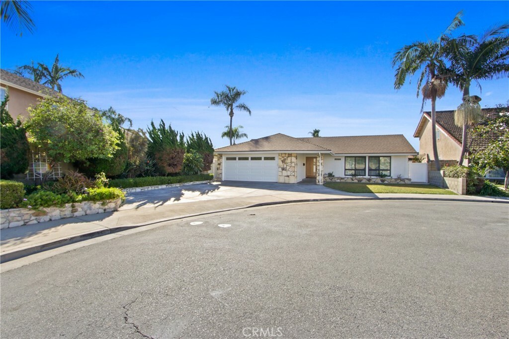 Property Photo:  6572 Vesper Circle  CA 92647 