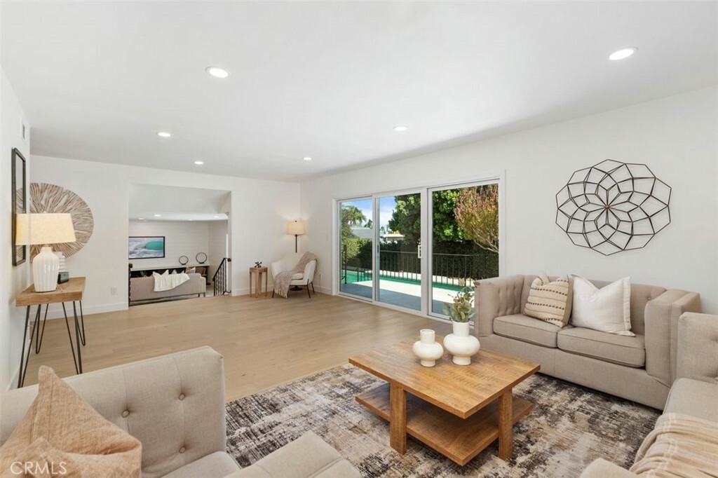 Property Photo:  876 N Hillside Drive  CA 90815 