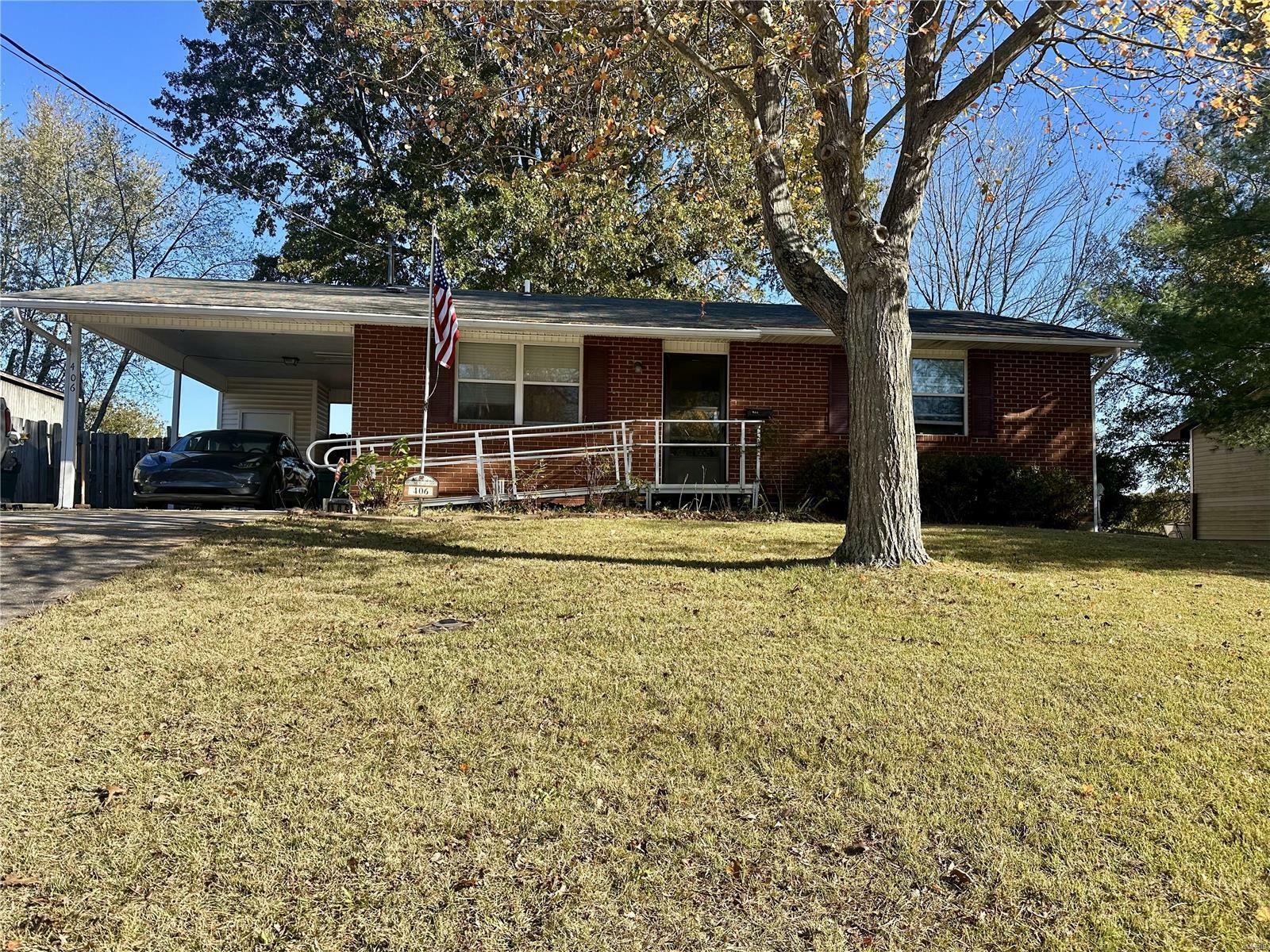 Property Photo: 406 N Shawnee Boulevard MO 63755