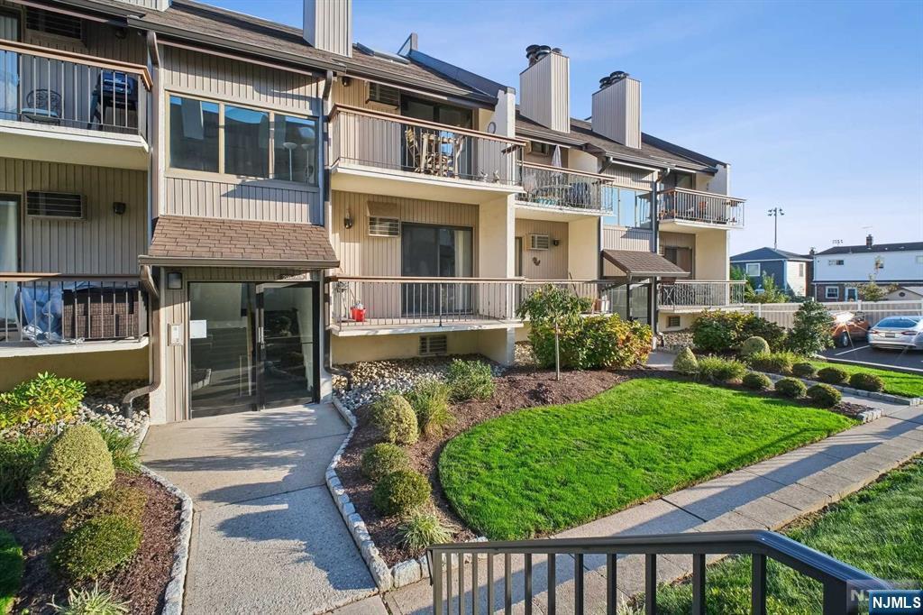 Property Photo: 708 West Ridge Mews NJ 07075