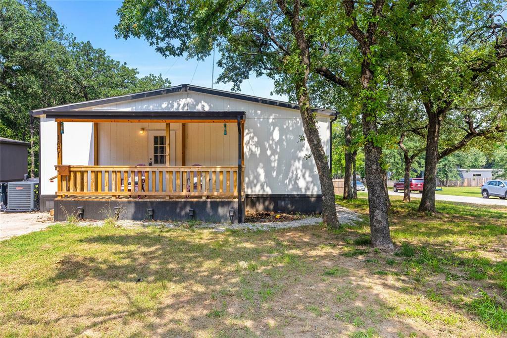 Property Photo:  1601 Quail Run  TX 76020 