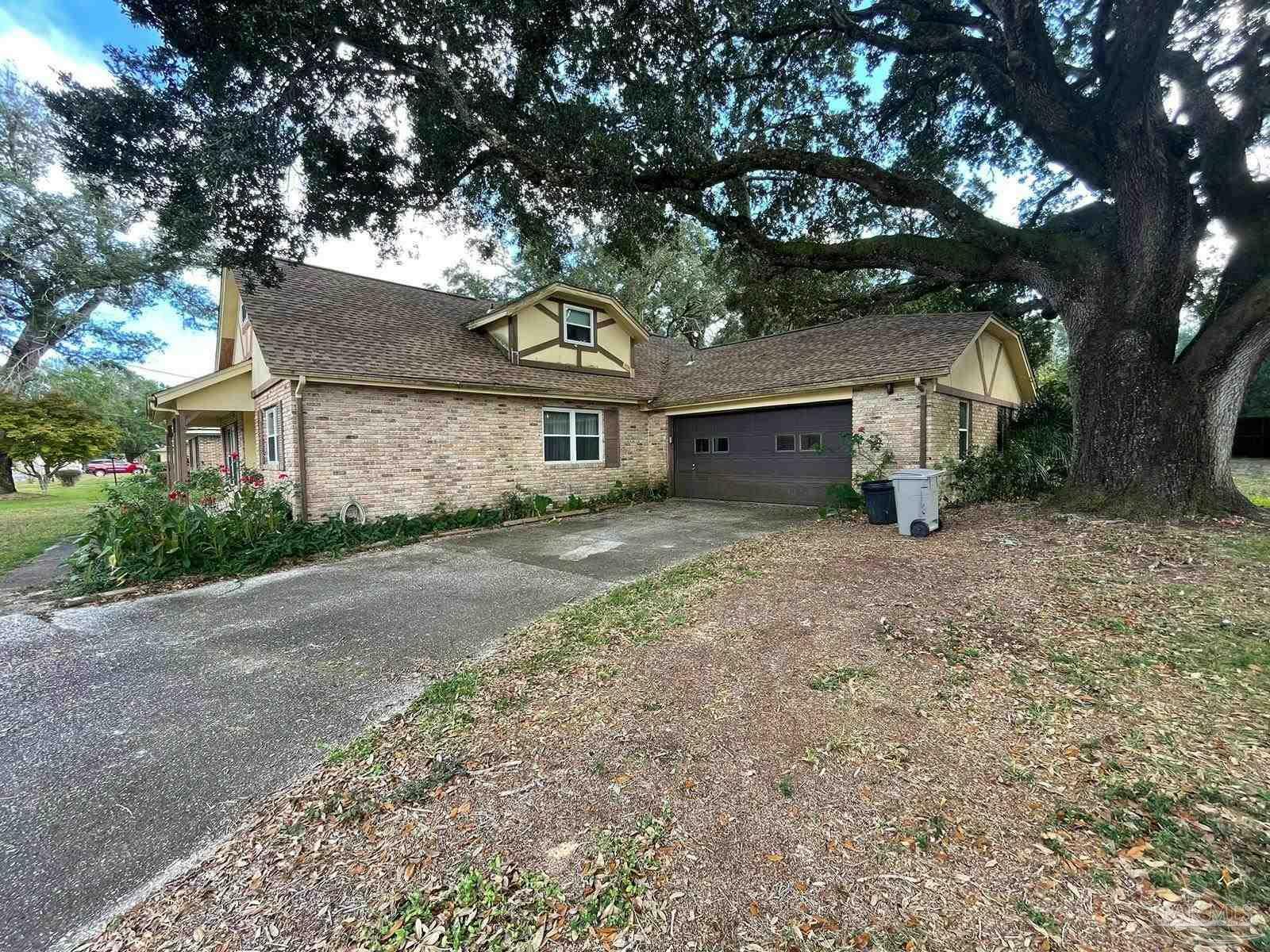 Property Photo:  7889 Chesterfield Rd  FL 32506 