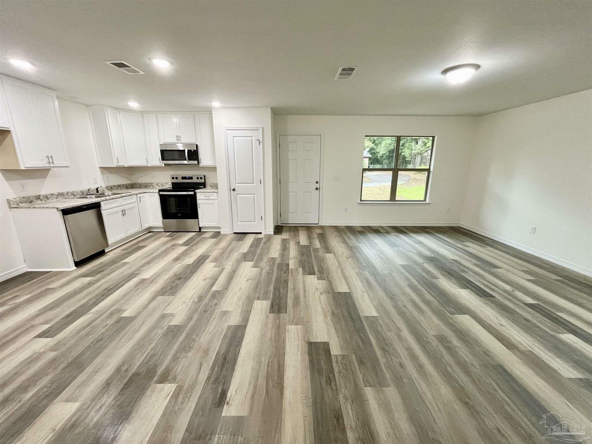 Property Photo:  2505 Wyatt St  FL 32514 