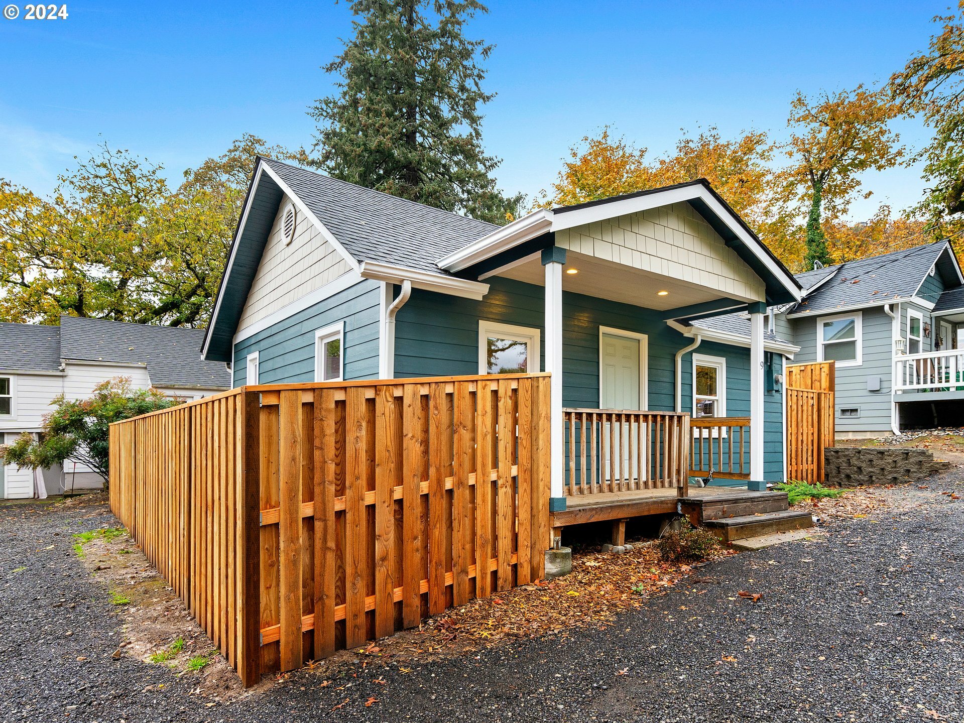 Property Photo:  2311 SW 6th Ave 9  WA 98607 