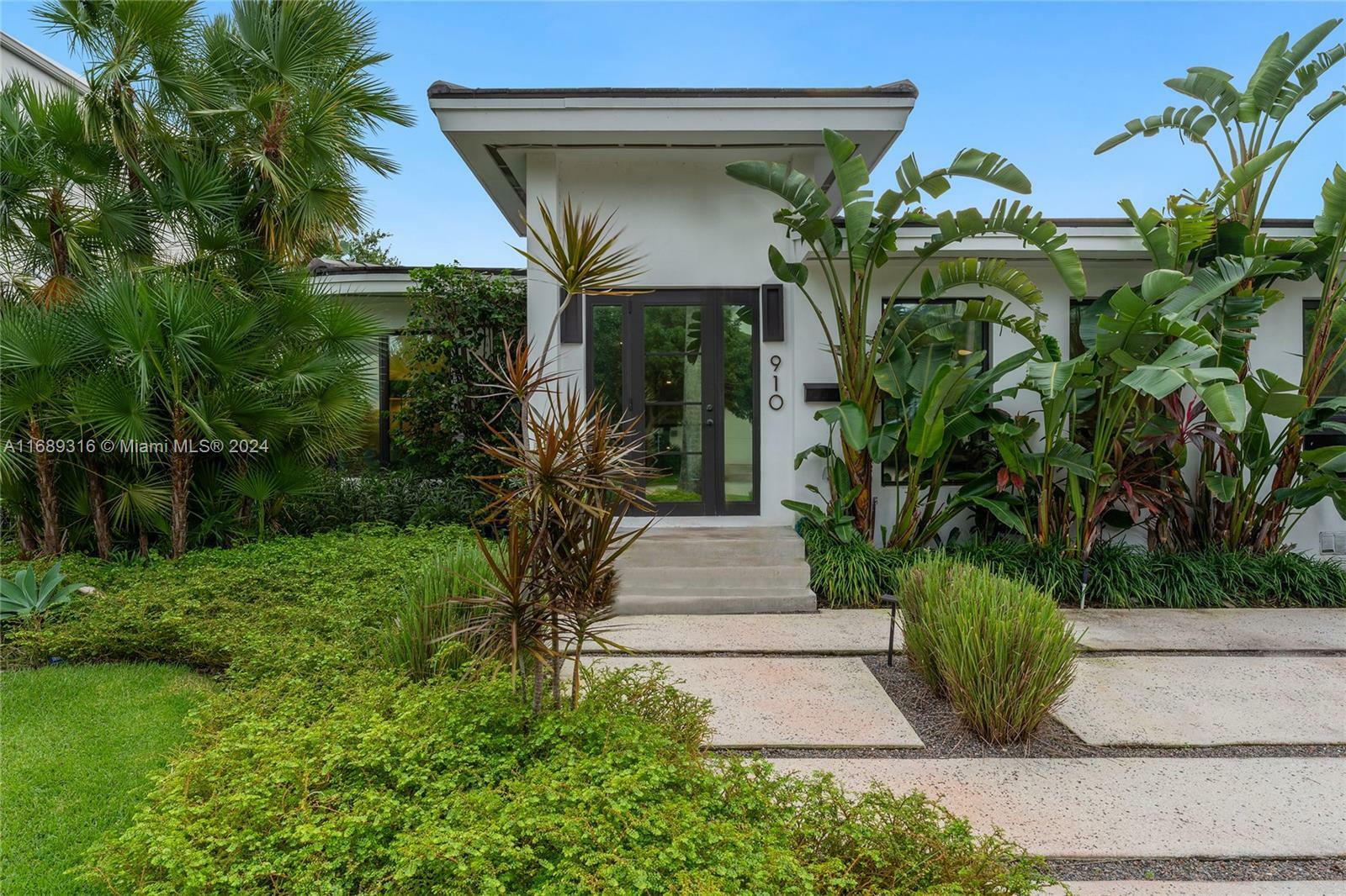 Property Photo:  910 W 43rd Ct  FL 33140 