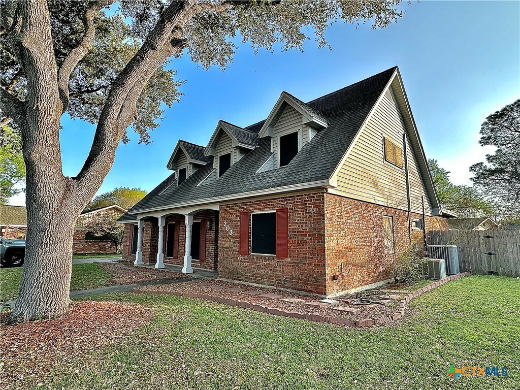 Property Photo: 203 Hampshire Street TX 77904