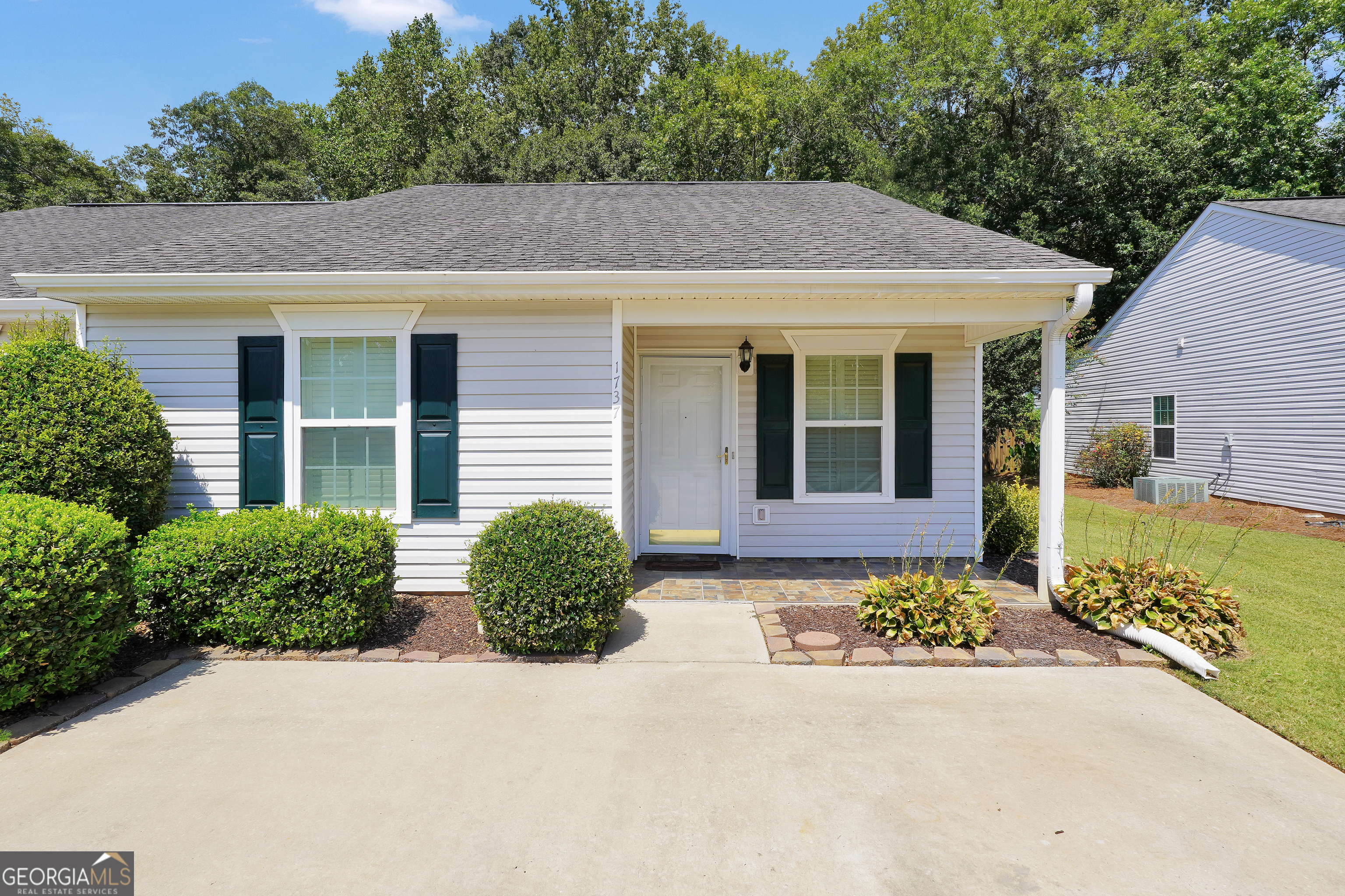 Property Photo:  1737 Summerwoods Lane  GA 30224 