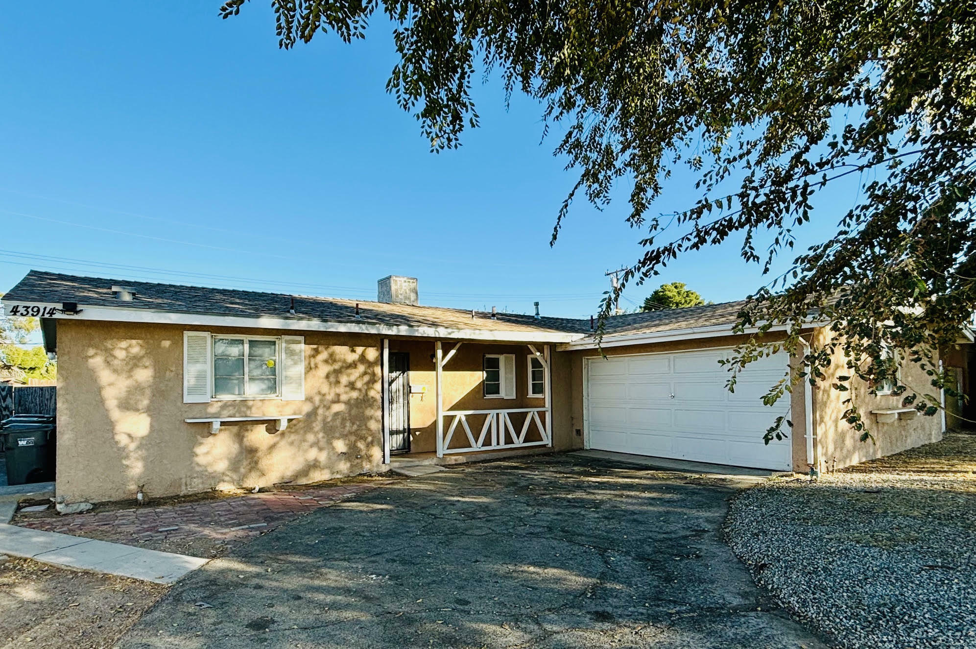 Property Photo:  43914 E 3rd Street  CA 93535 