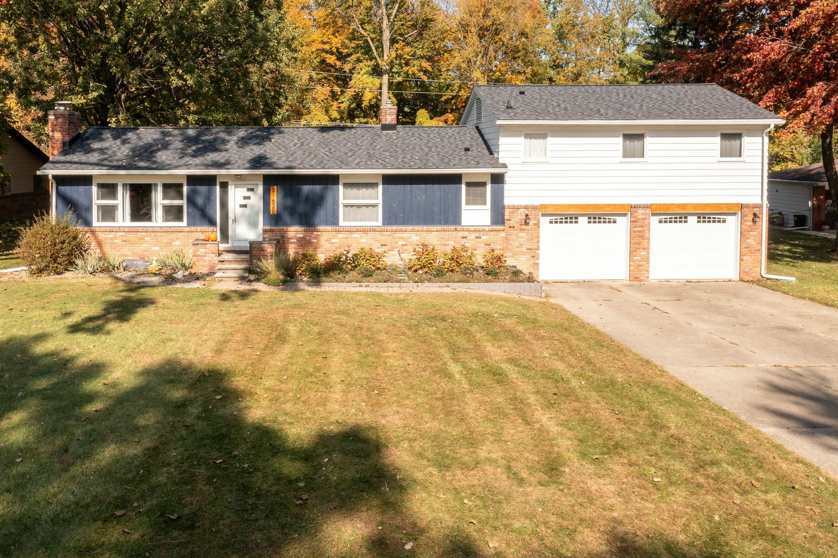 Property Photo:  31620 Bobrich Street  MI 48152 3328 