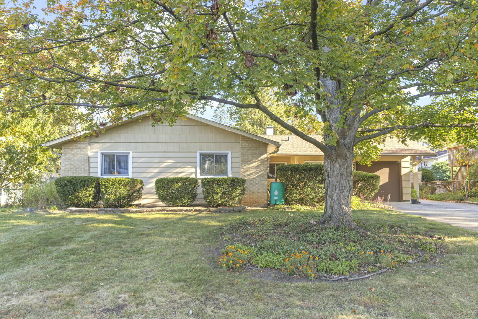 Property Photo:  21W220 Canary Road  IL 60148 