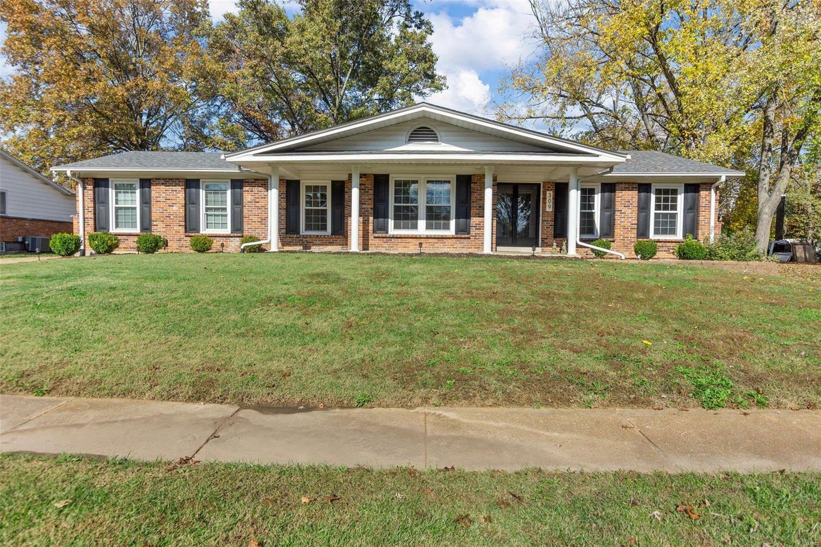 Property Photo:  309 Quinnmoor Drive  MO 63011 