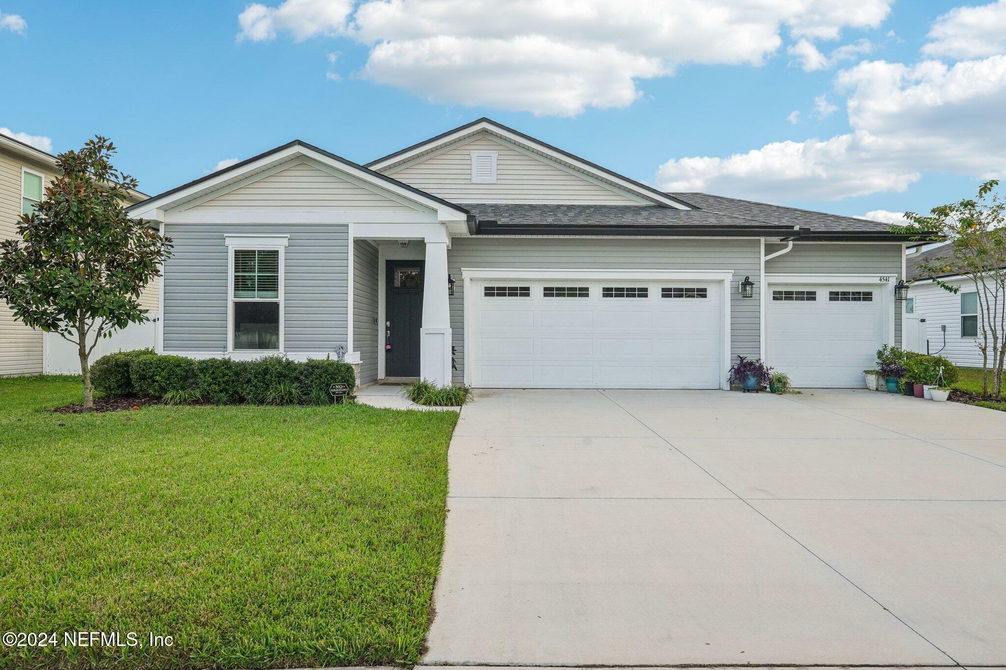 Property Photo:  4541 Pine Ridge Parkway  FL 32068 