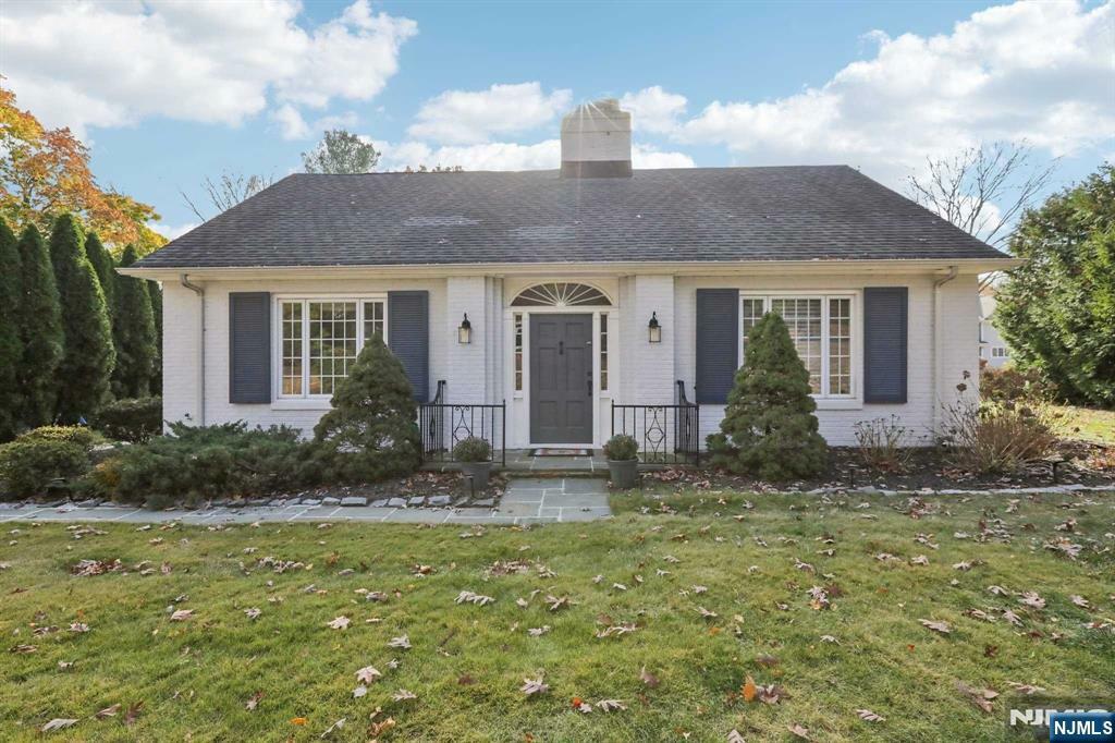 Property Photo:  694 Birchwood Drive  NJ 07481 