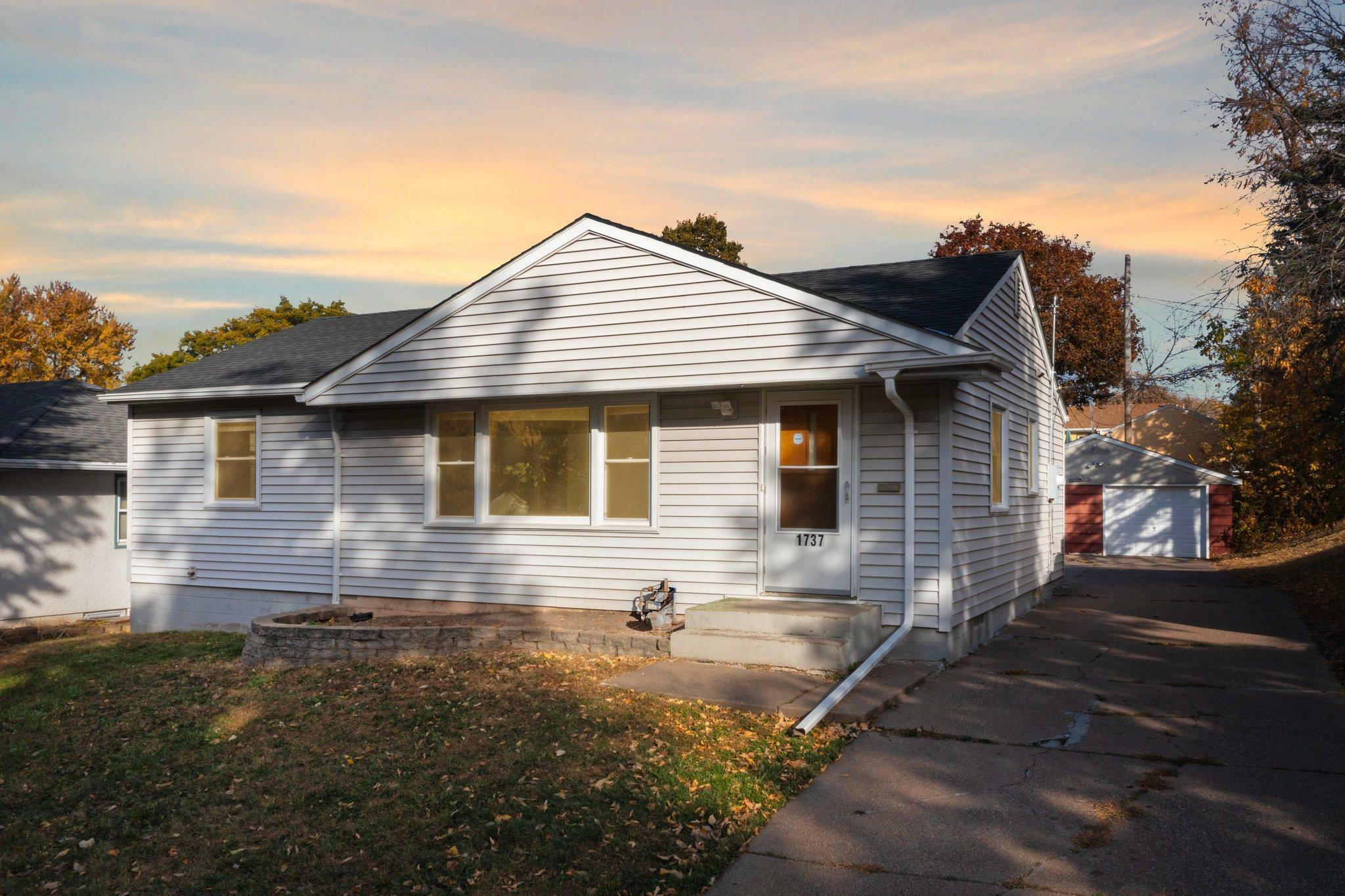 Property Photo:  1737 Orange Avenue E  MN 55106 