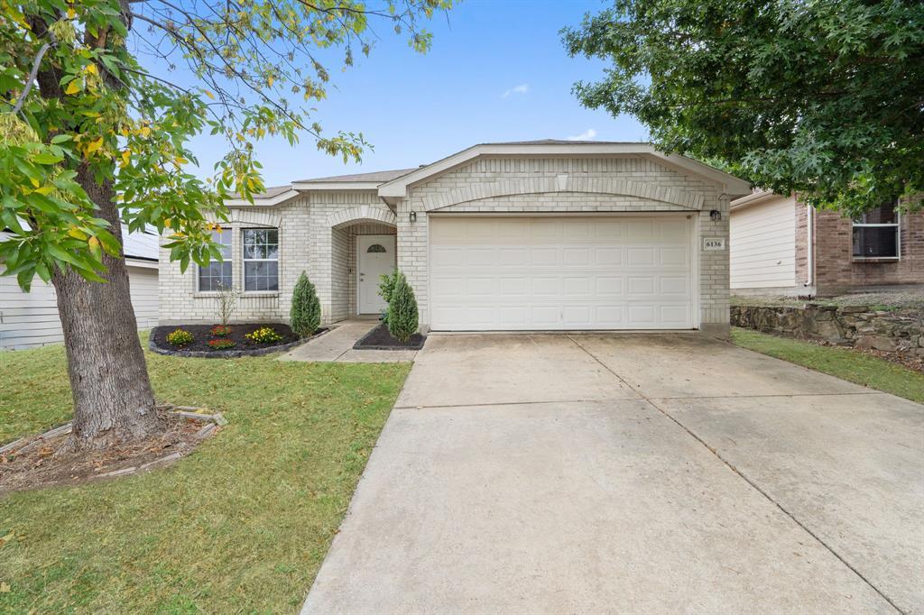 Property Photo: 6136 Balcony Lane TX 75241