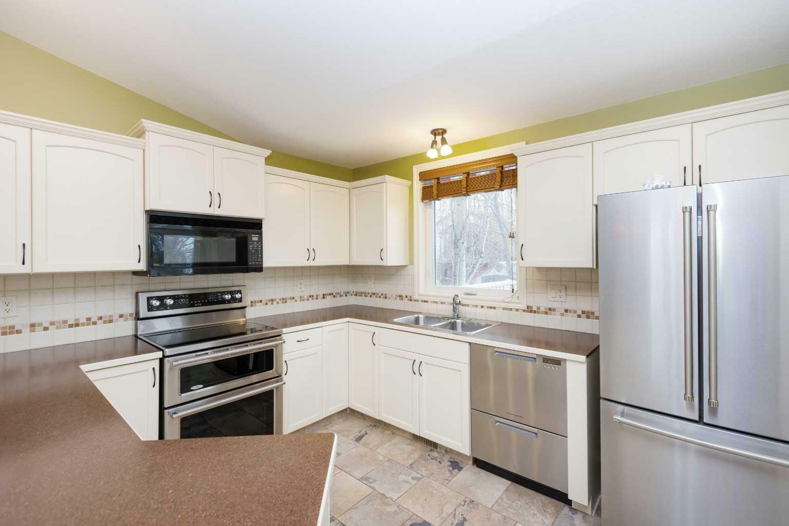 Property Photo:  279 Addington Drive  AB T4N 3R4 