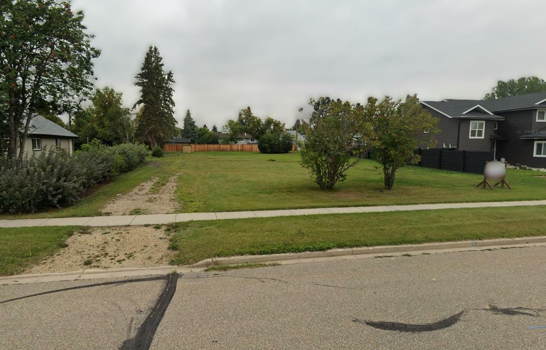 5628 52 Avenue  Lacombe AB T4L 1L2 photo