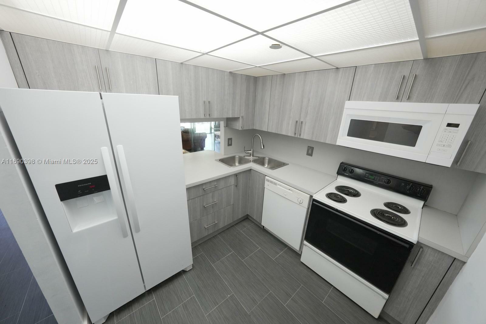 Property Photo: 1470 NE 123rd St A104 FL 33161