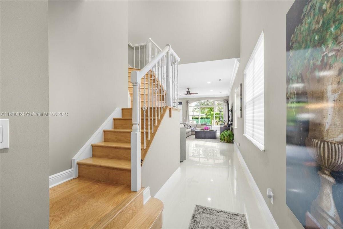 Property Photo:  1524 NE 7th St  FL 33304 