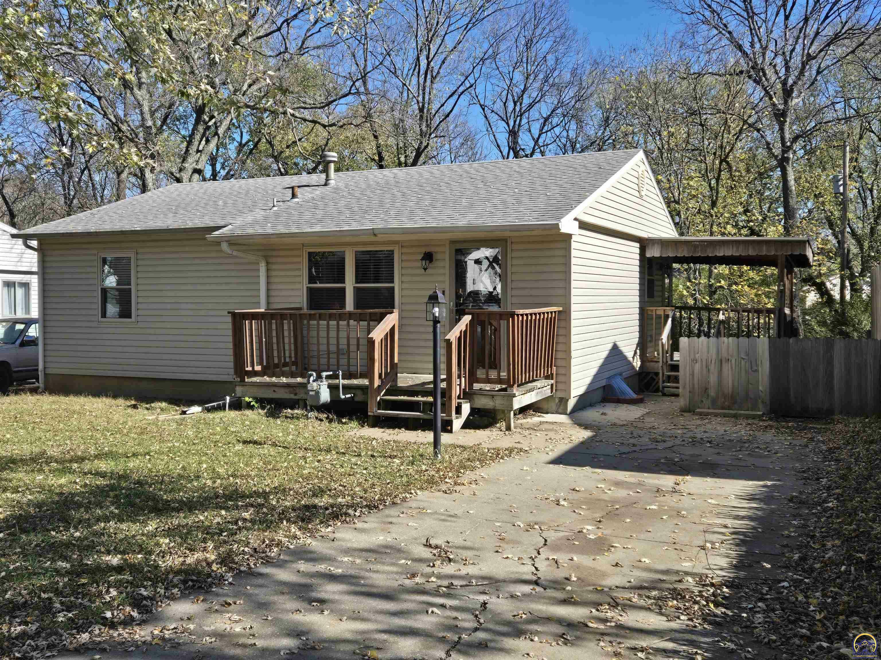 Property Photo: 876 SE Brookside Dr KS 66607