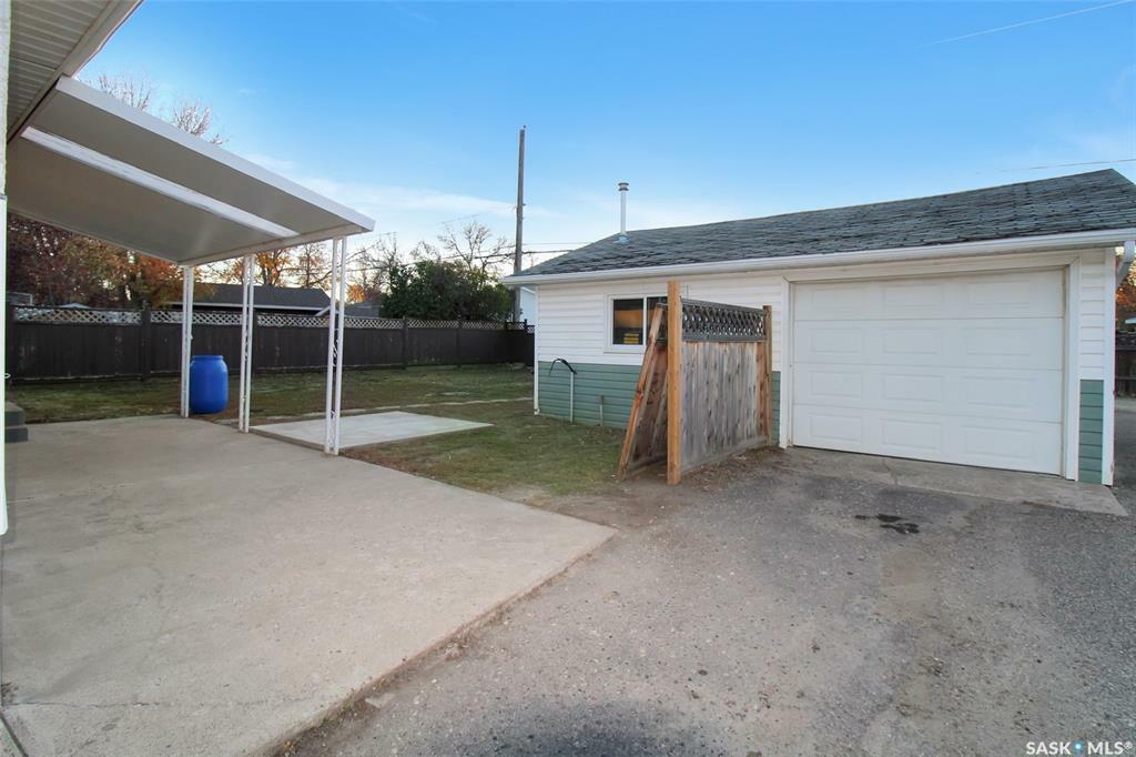 Property Photo:  416 2nd Avenue SE  SK S9H 3J6 