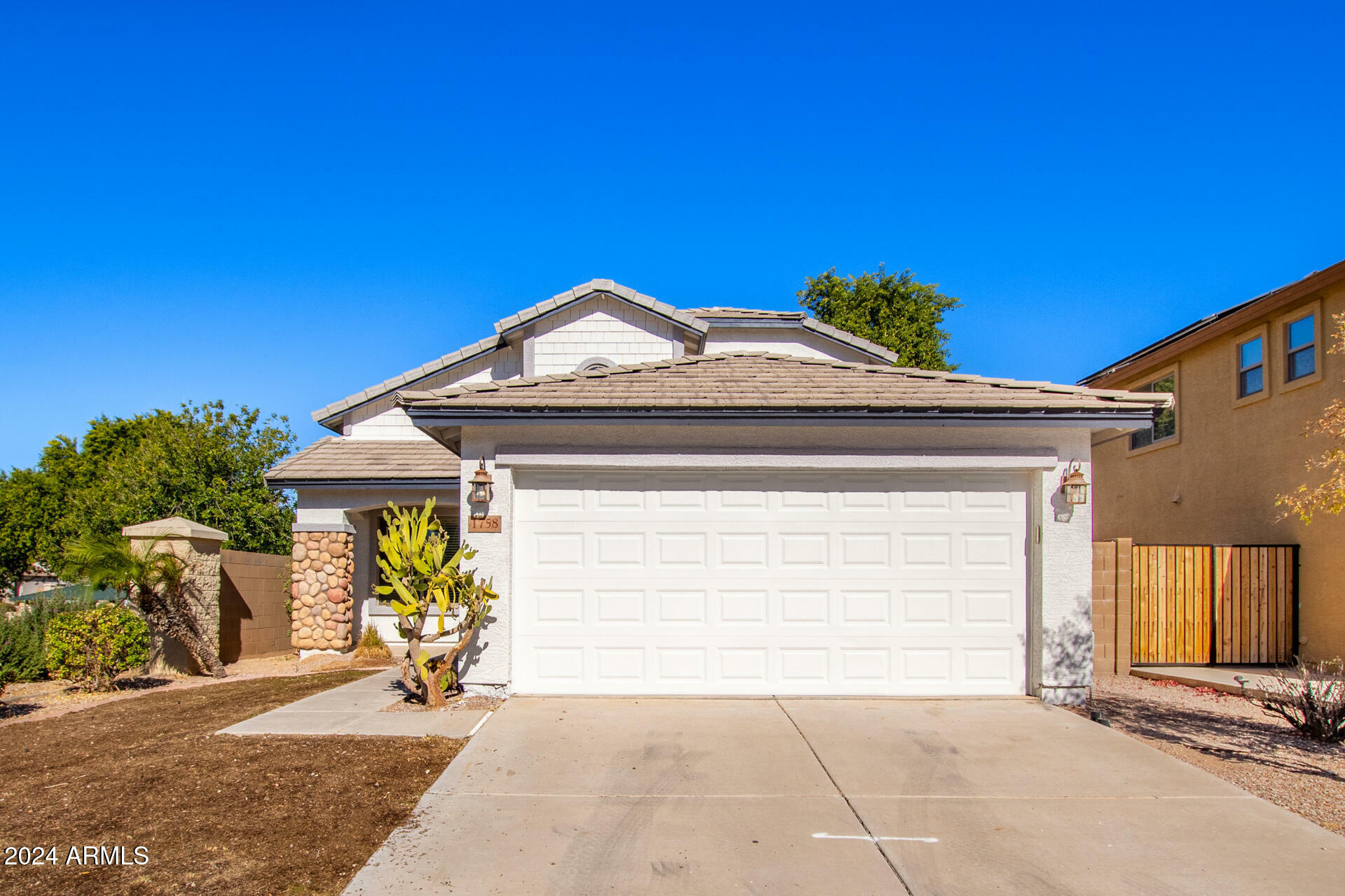 Property Photo:  1758 W Appaloosa Way  AZ 85144 