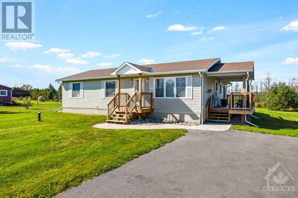 Photo de la propriété:  2230 Tennyson Road  ON K7H 3C8 