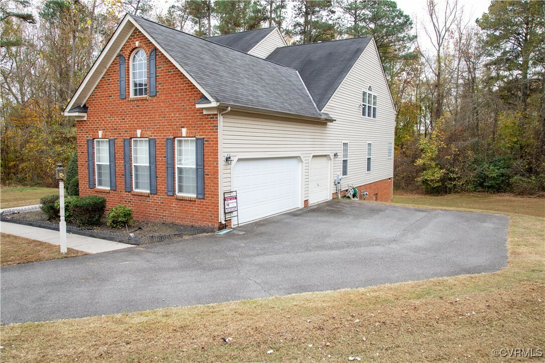 Property Photo:  7801 Point Hollow Drive  VA 23227 