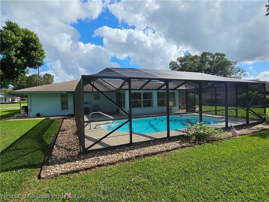 Property Photo:  3021 N Twin Lakes Drive  FL 33825 